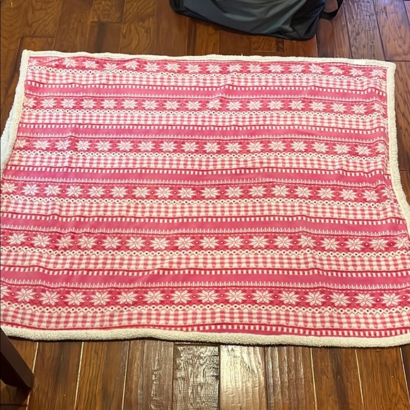 Pink & White Snowflake Patterned 2-Sided Soft Wool Blanket. 56”x46”. - Picture 1 of 5